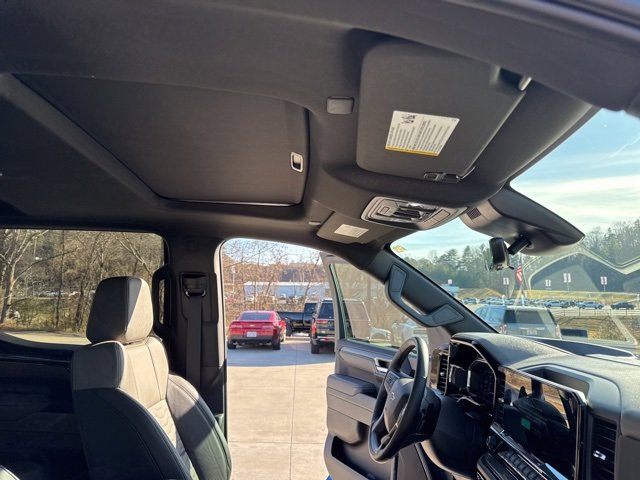 Used 2025 Chevrolet Silverado 1500 ZR2 w/ Technology Package image 37