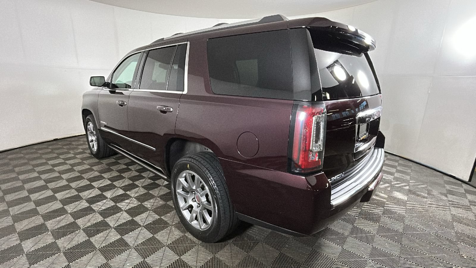 Used 2017 GMC Yukon Denali AWD/4WD image 5