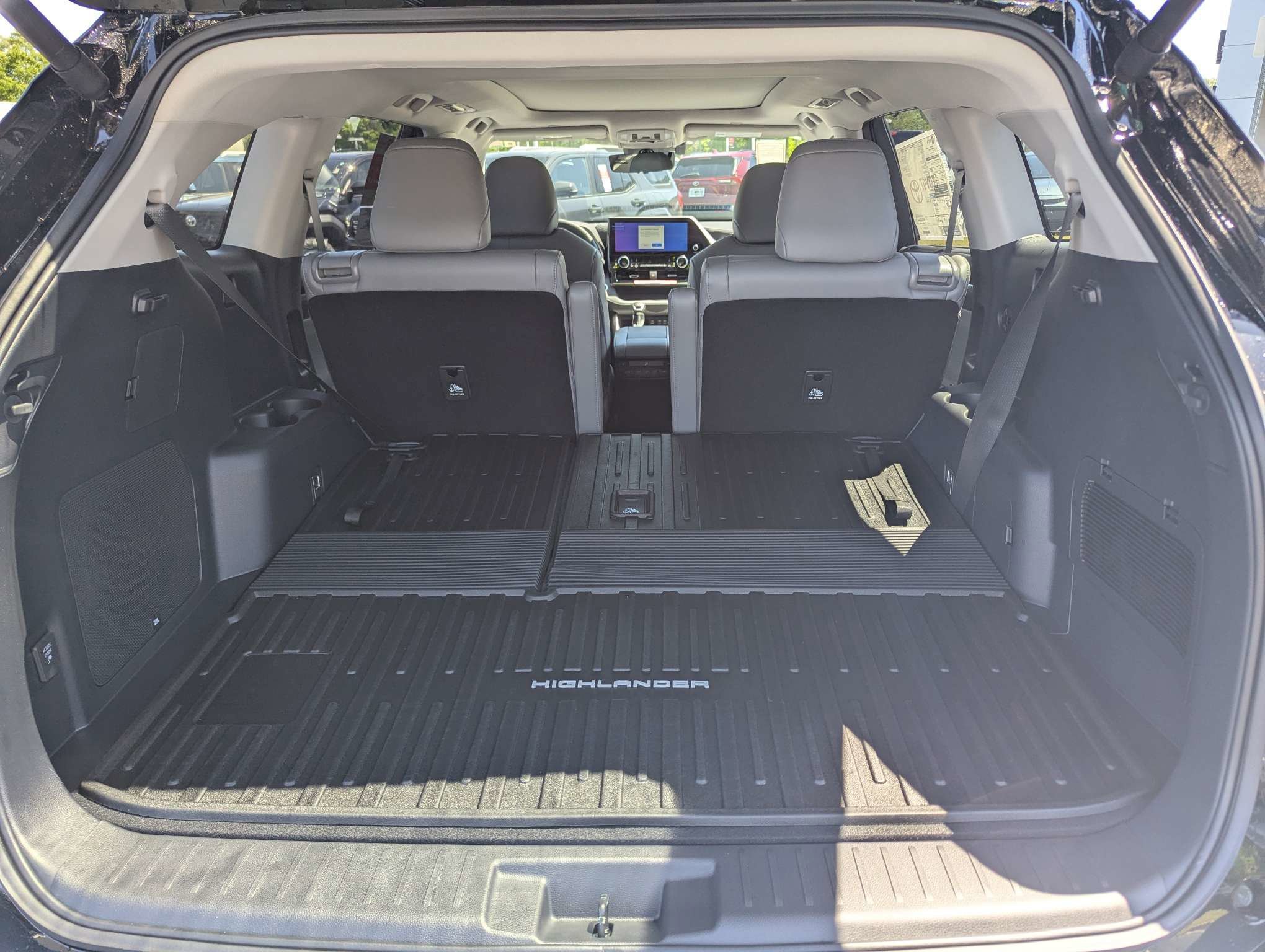 New 2026 Toyota Highlander Platinum AWD/4WD image 6