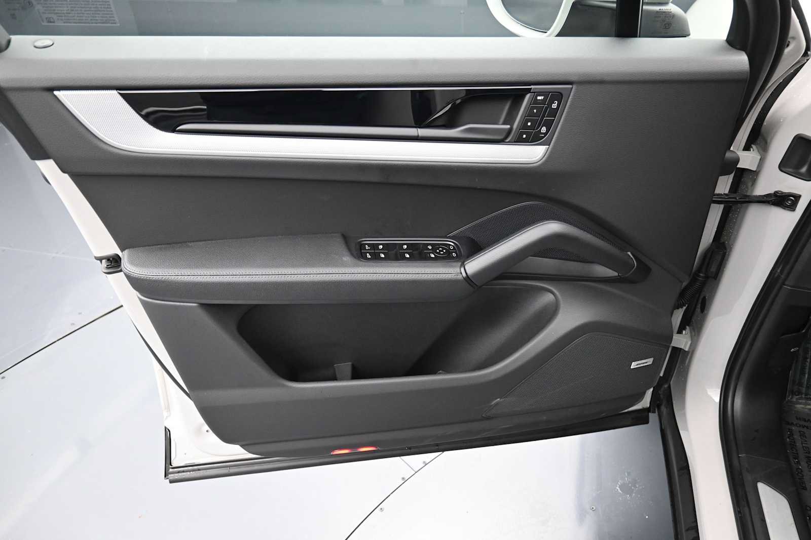 Certified 2026 Porsche Cayenne Coupe AWD/4WD image 7