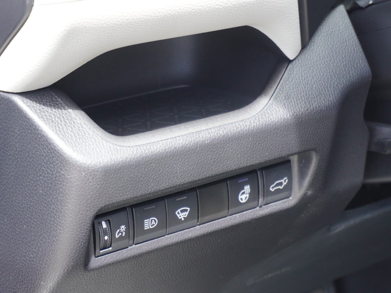 Used 2022 Toyota RAV4 XLE Premium AWD/4WD image 20