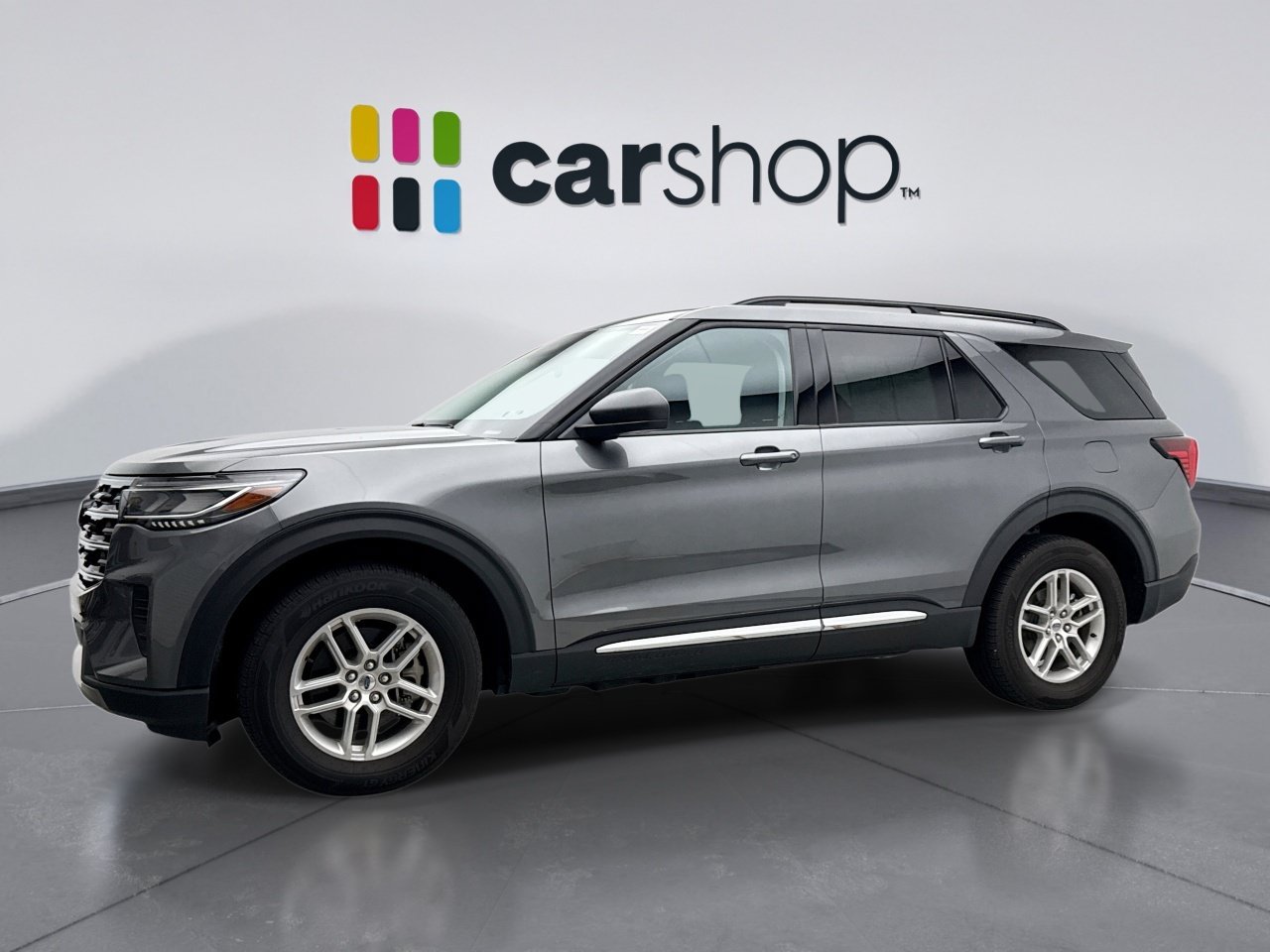 Used 2025 Ford Explorer Active AWD/4WD image 1