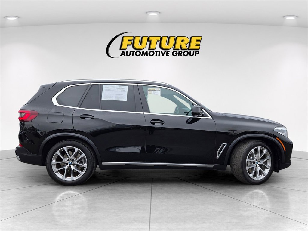 Used 2022 BMW X5 xDrive40i w/ Parking Assistance Package image 3