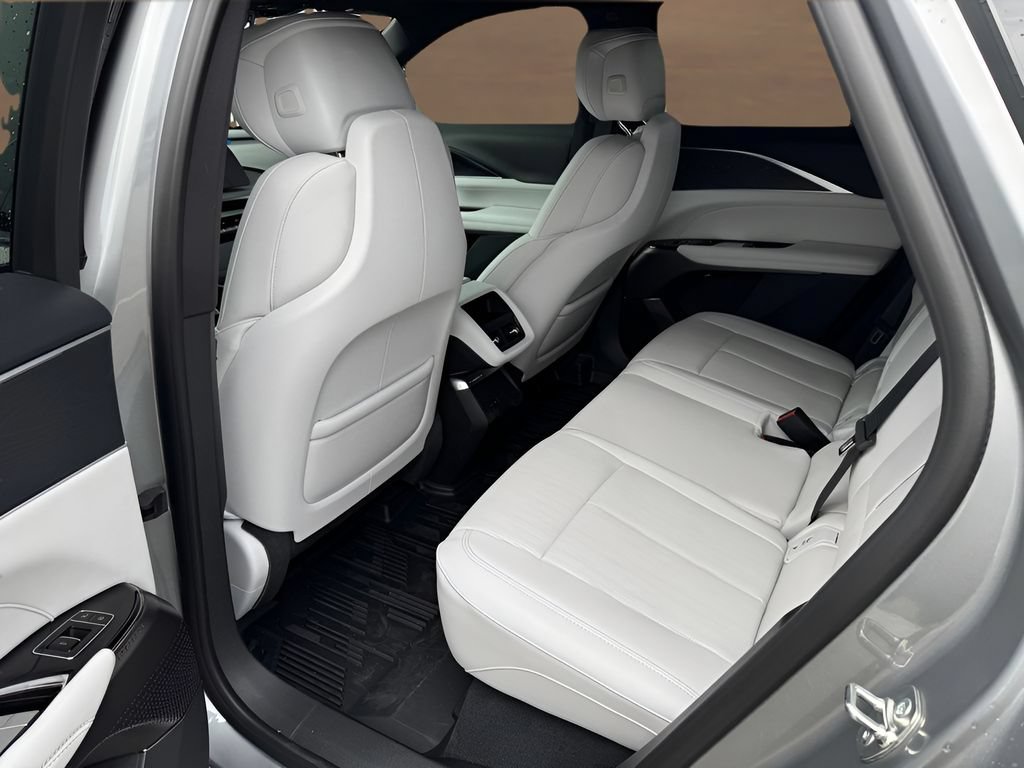 New 2026 Cadillac Lyriq Luxury w/ LPO, Floor Liner Package AWD/4WD image 18