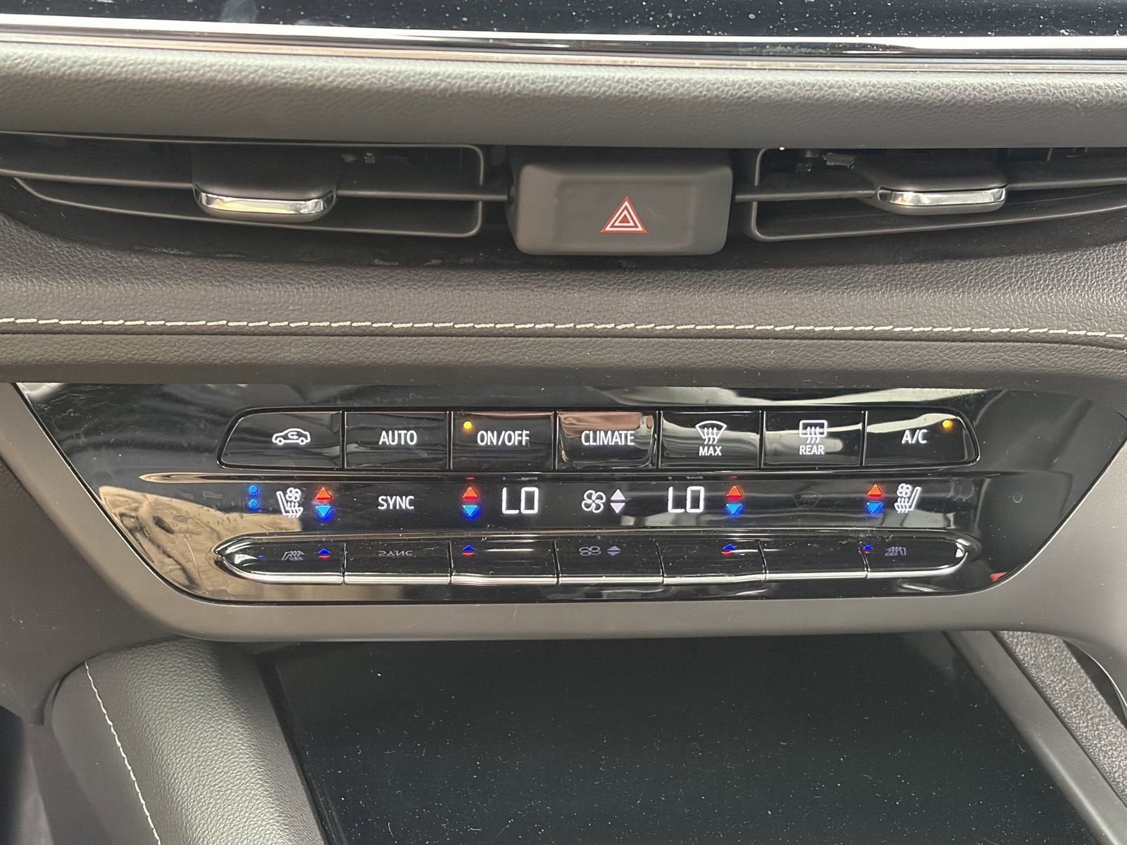 Certified 2021 Buick Envision Avenir w/ Technology Package II FWD image 31