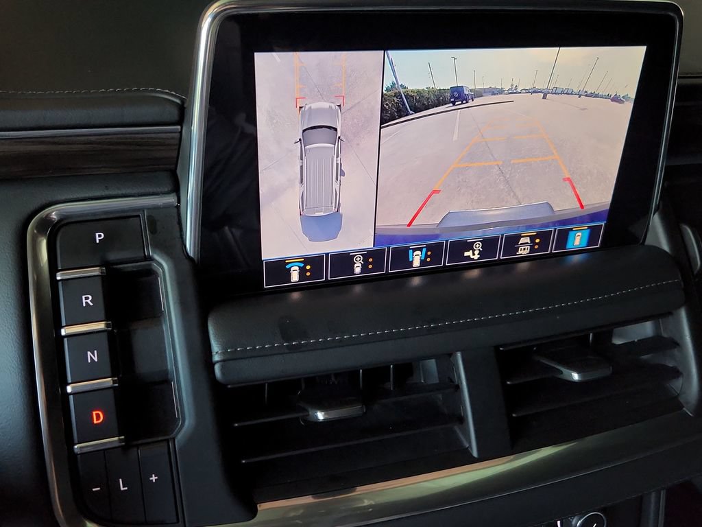 Used 2021 Chevrolet Tahoe Z71 w/ Luxury Package AWD/4WD image 24