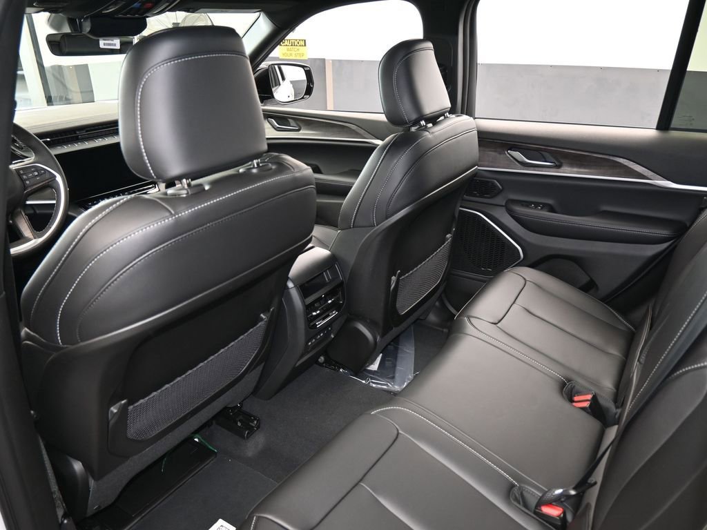 New 2026 Jeep Grand Cherokee Limited RWD image 30