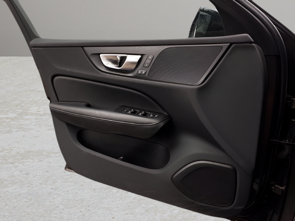 Used 2025 Volvo S60 B5 Core FWD image 15