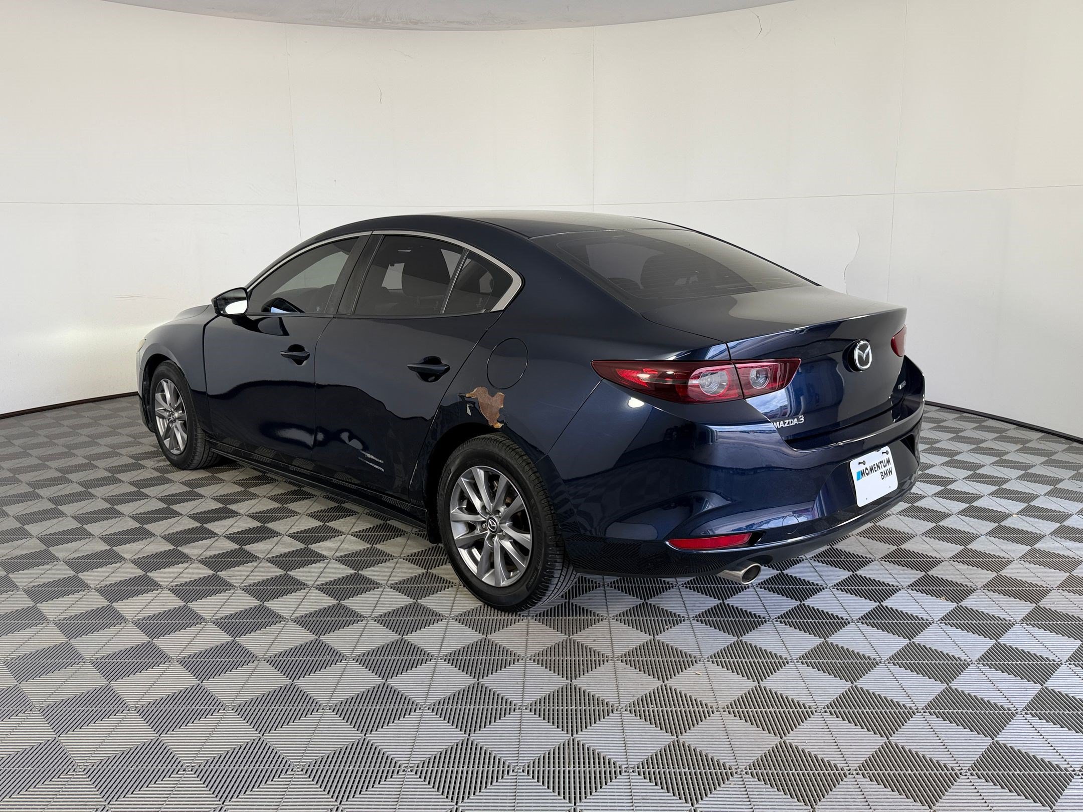 Used 2020 MAZDA MAZDA3 Sedan FWD image 3