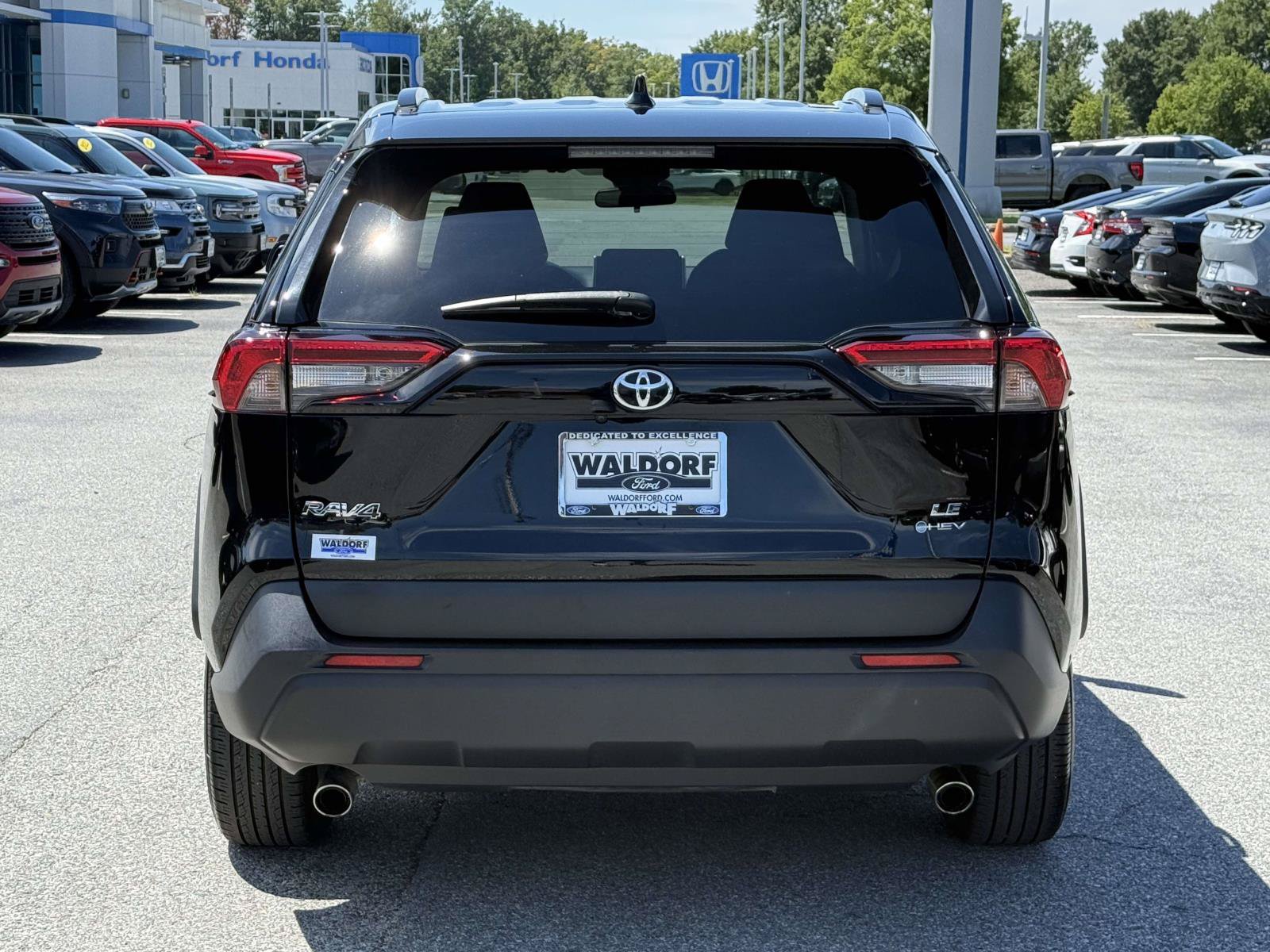 Used 2025 Toyota RAV4 LE AWD/4WD image 3