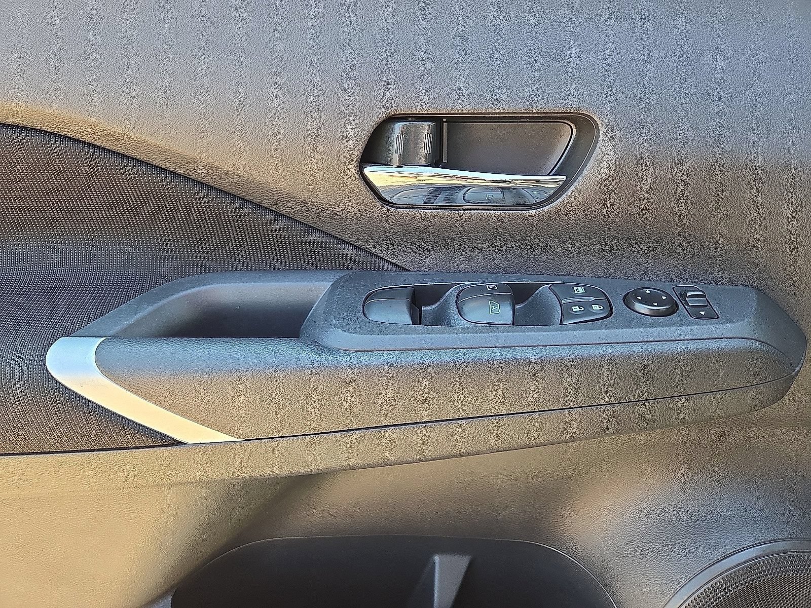 Used 2024 Nissan Kicks SV FWD image 21