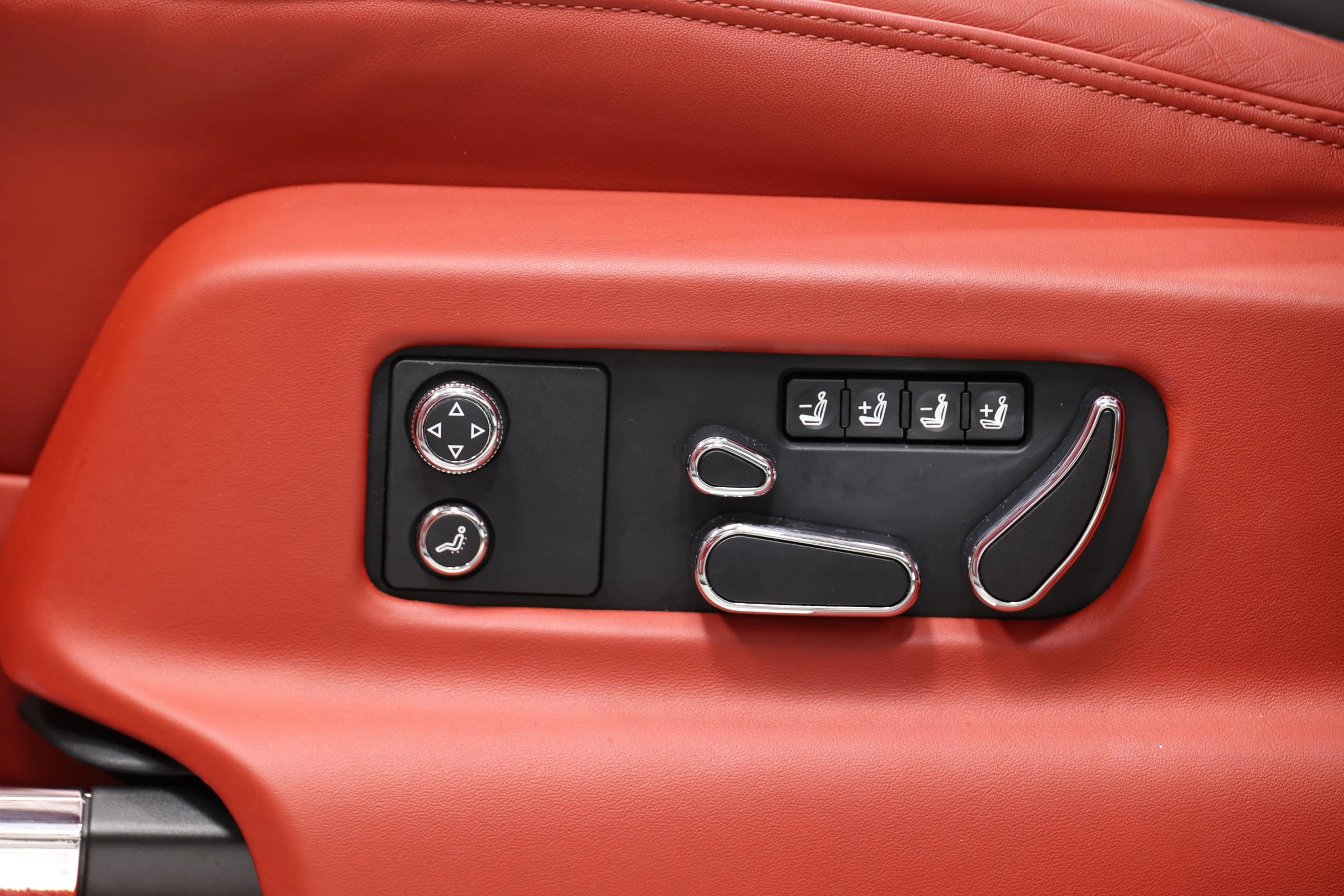 Used 2022 Bentley Bentayga AWD/4WD image 14