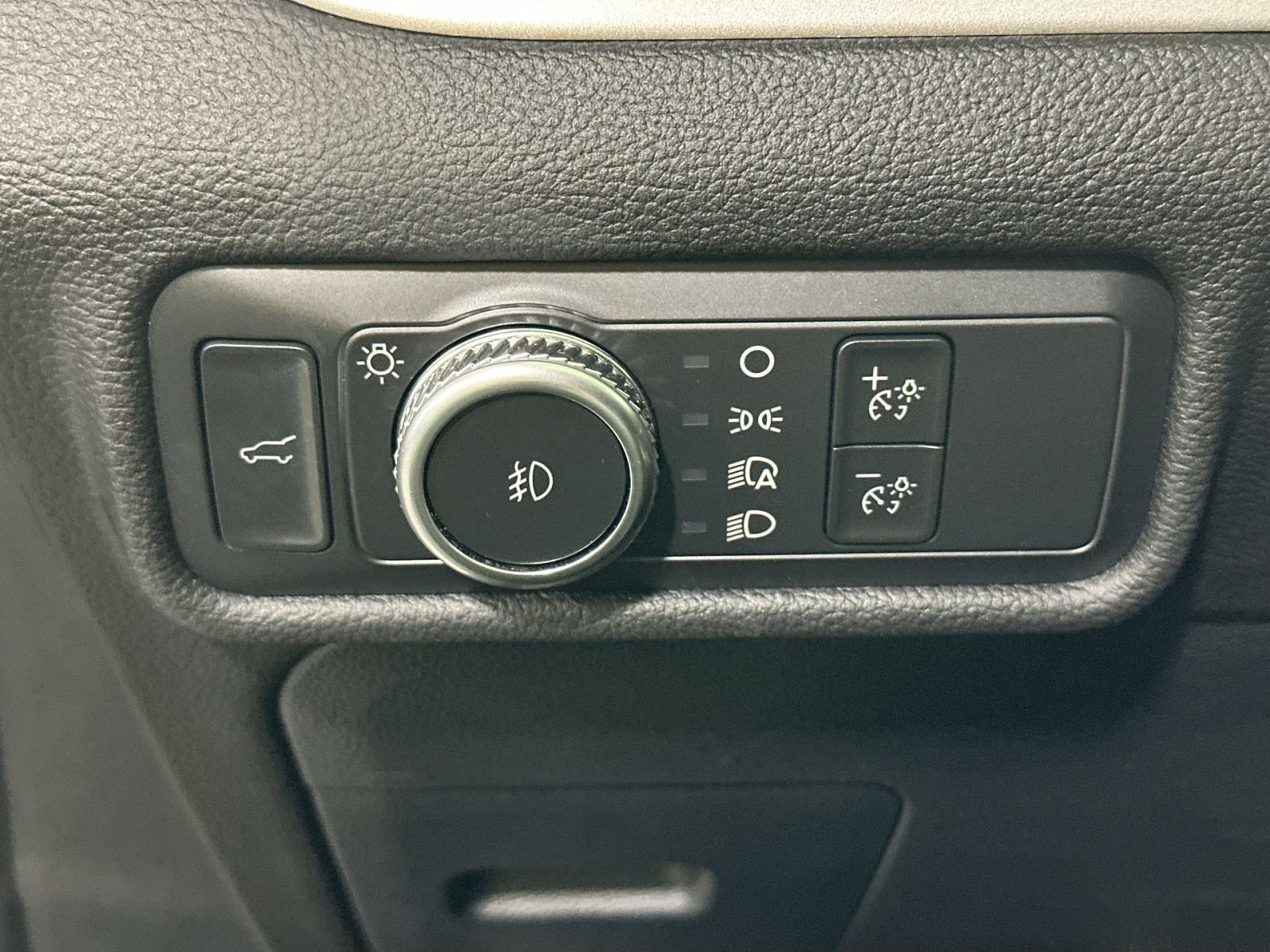 Used 2022 Ford Explorer XLT w/ Equipment Group 202A image 18