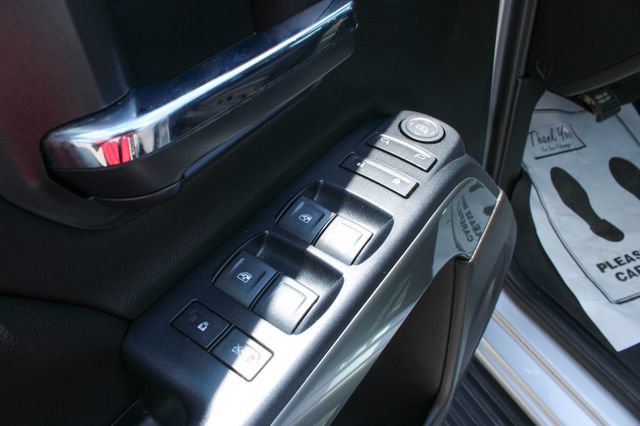 Used 2018 Chevrolet Silverado 1500 LT w/ All Star Edition AWD/4WD image 11