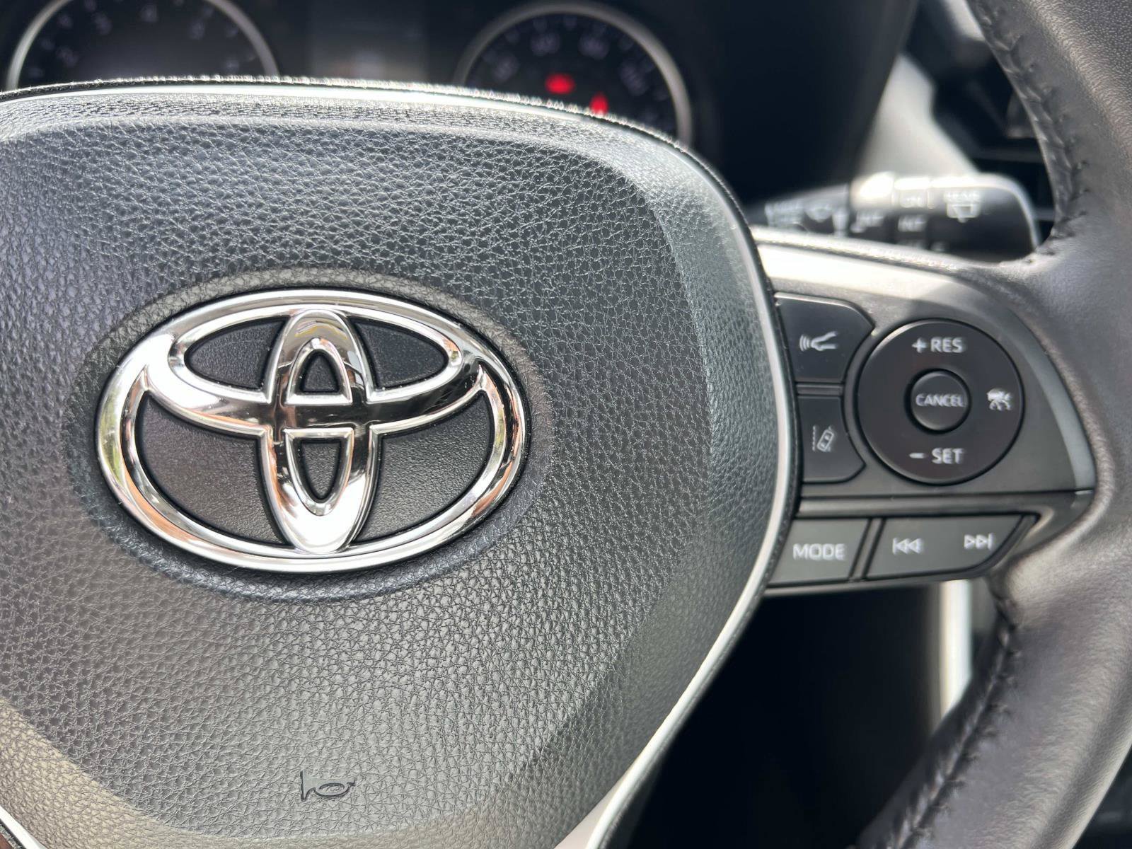 Used 2022 Toyota RAV4 XLE Premium FWD image 30