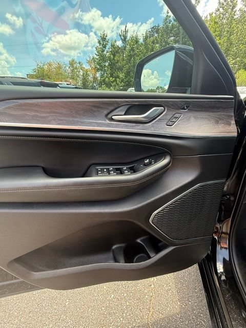 New 2025 Jeep Grand Cherokee L Overland w/ Advanced Protech Group III AWD/4WD image 11