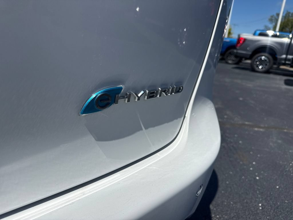 Used 2024 Chrysler Pacifica Limited FWD image 13
