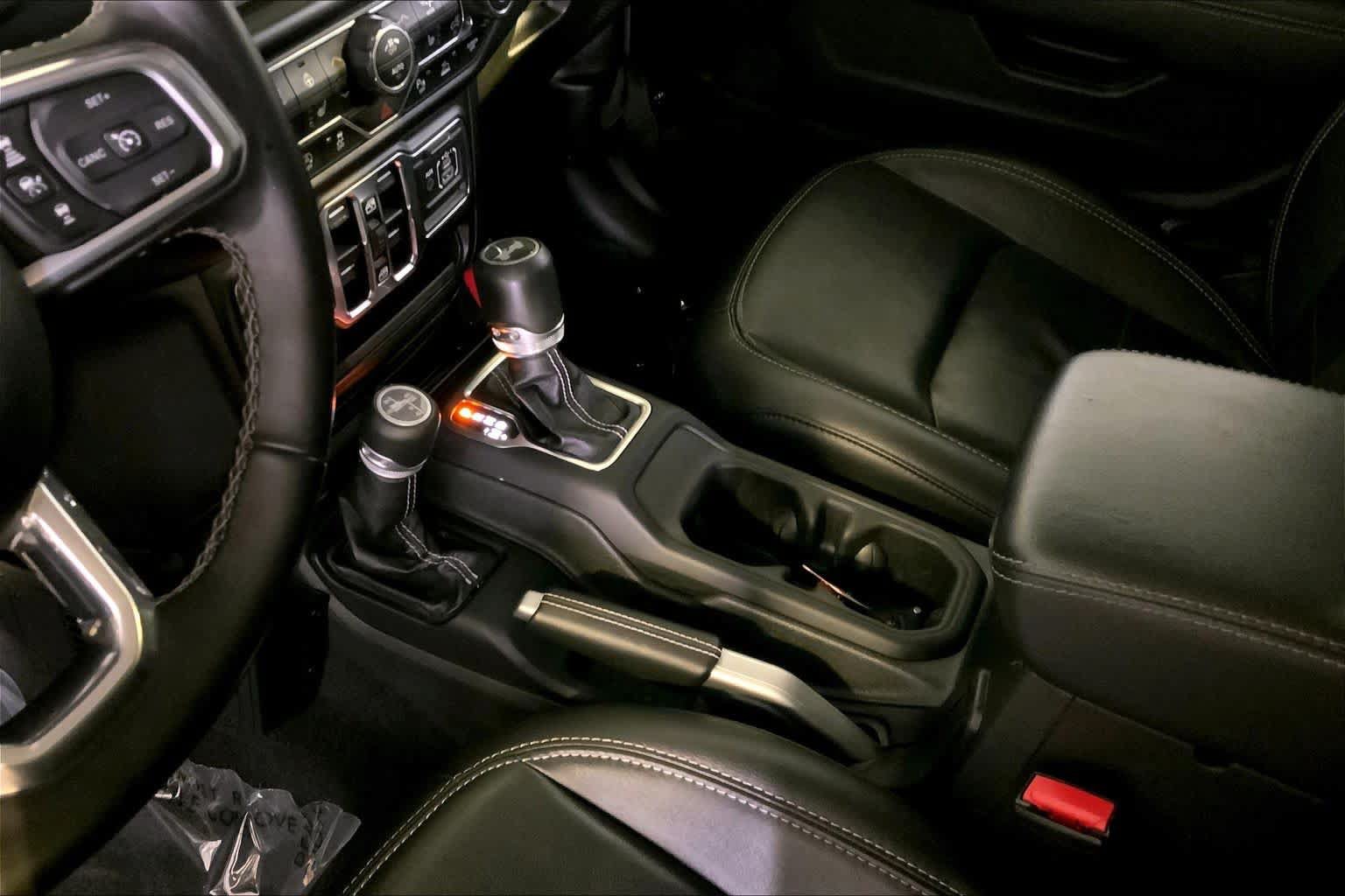 Used 2021 Jeep Wrangler Unlimited Sahara AWD/4WD image 17