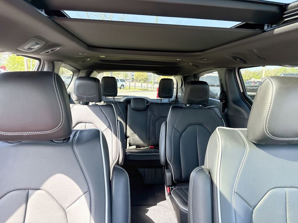 New 2026 Chrysler Pacifica Limited w/ Trailer Tow Group image 30