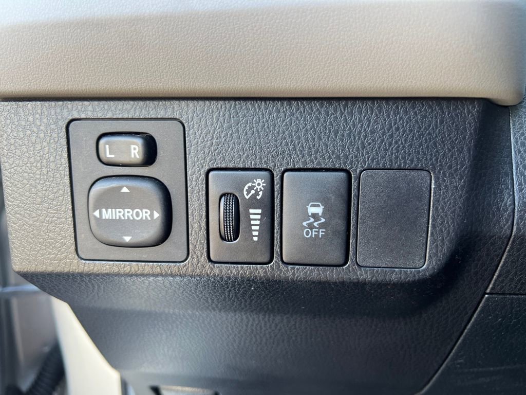 Used 2015 Toyota RAV4 LE image 34