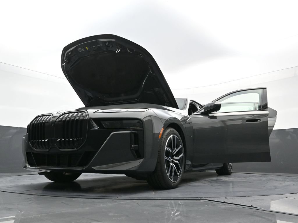 New 2026 BMW 750e xDrive image 41