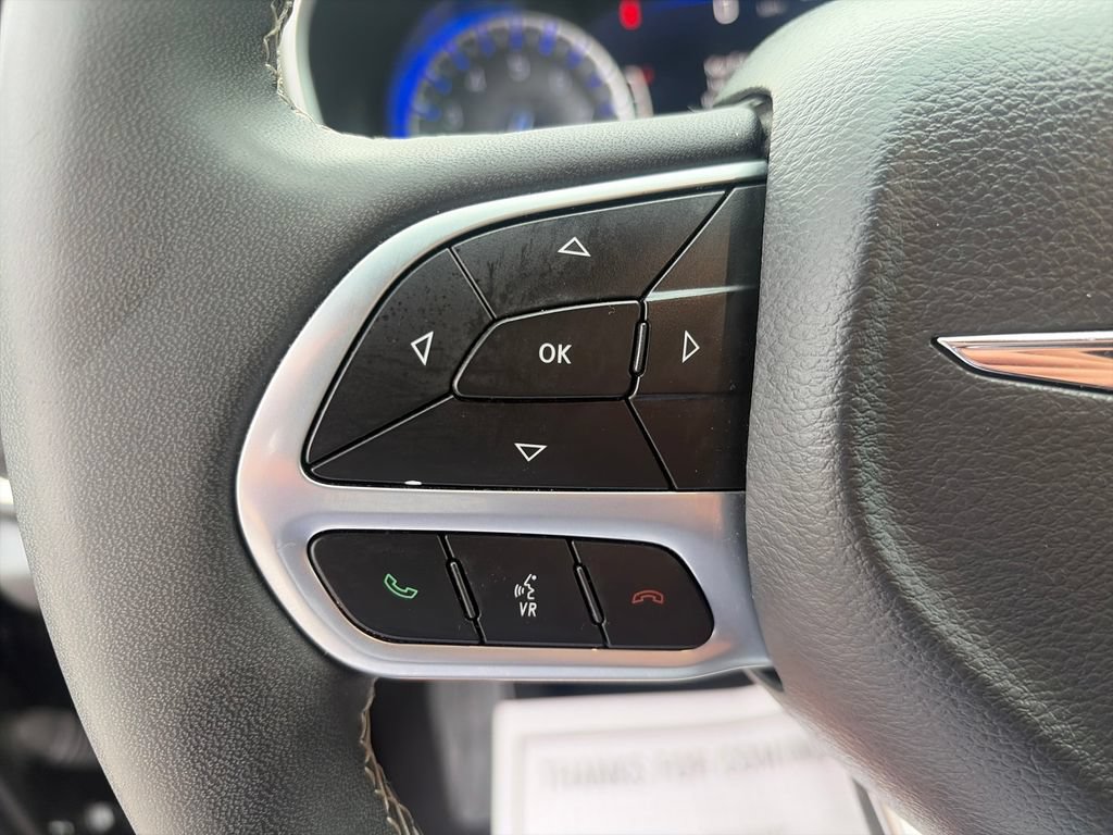 Used 2025 Chrysler Pacifica Select FWD image 32