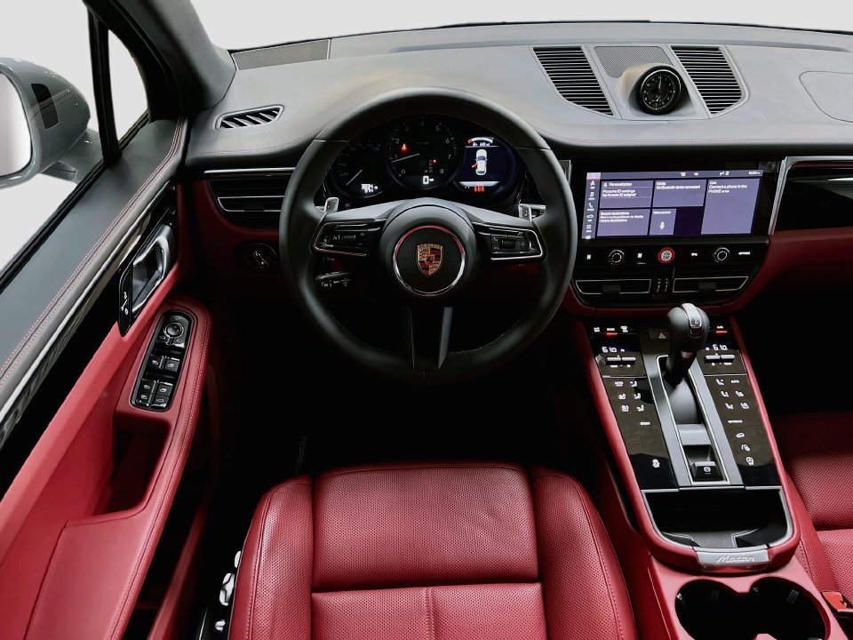 Certified 2025 Porsche Macan AWD/4WD image 25
