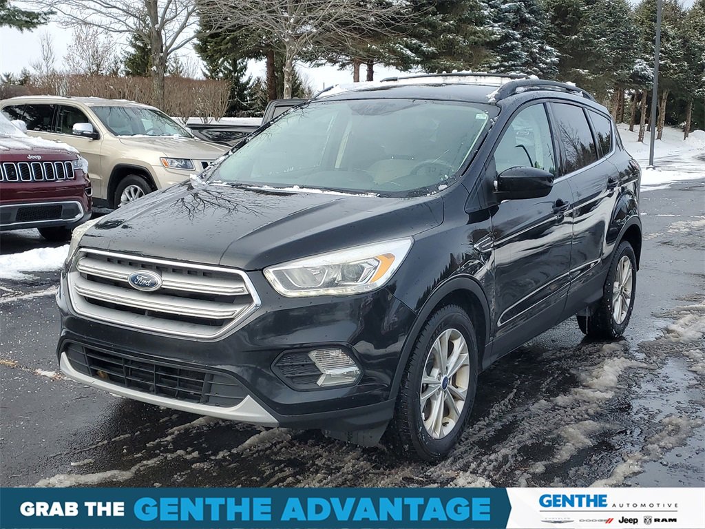 Used 2017 Ford Escape SE w/ Equipment Group 201A image 2