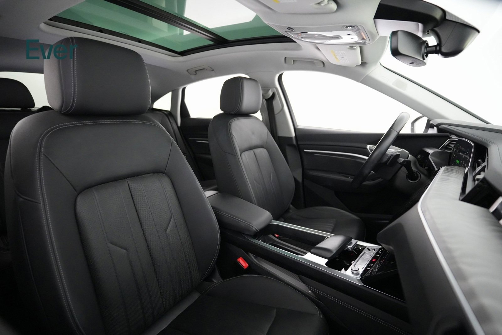 Used 2022 Audi e-tron Premium Plus image 8