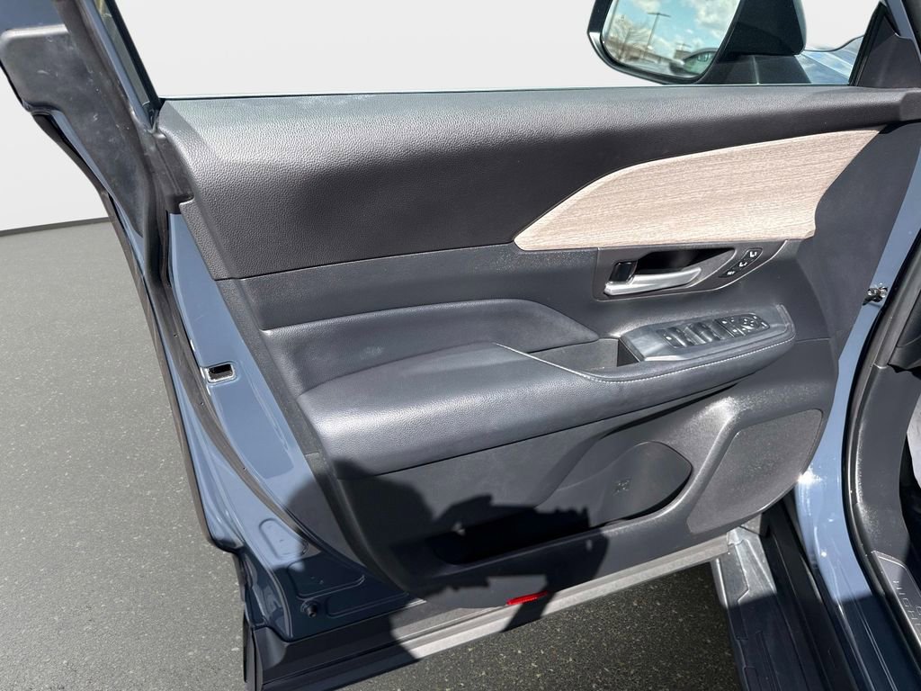 Used 2024 Toyota Grand Highlander Limited image 18