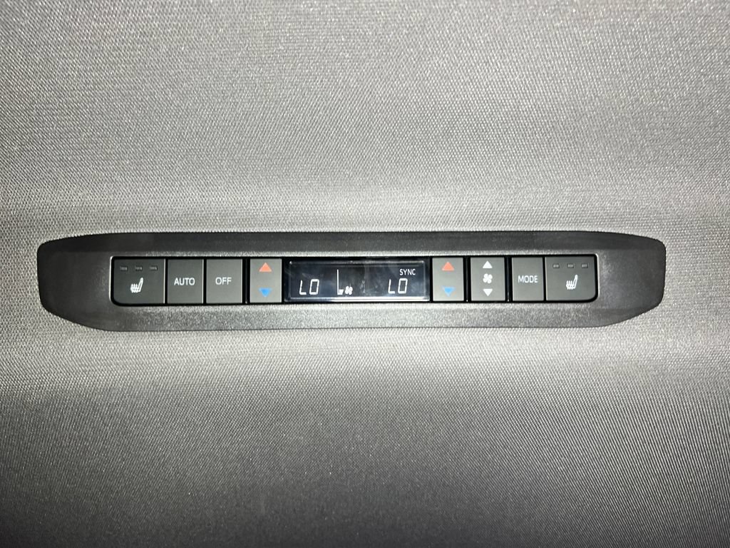 Used 2024 Toyota Sienna Platinum AWD/4WD image 30