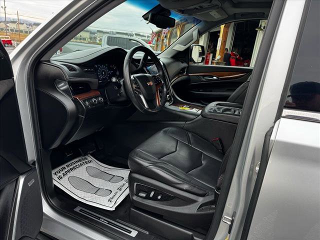 Used 2016 Cadillac Escalade Luxury image 9