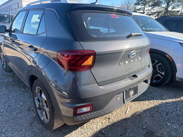 Used 2024 Hyundai Venue Limited image 8