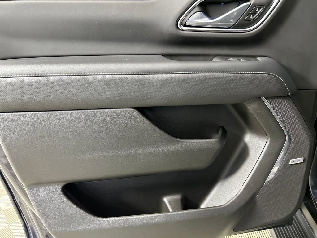 Used 2022 Chevrolet Suburban Premier image 17