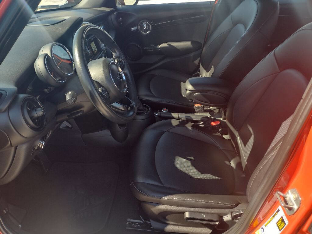 Used 2019 MINI Cooper 4-Door Hardtop w/ Storage Package image 13