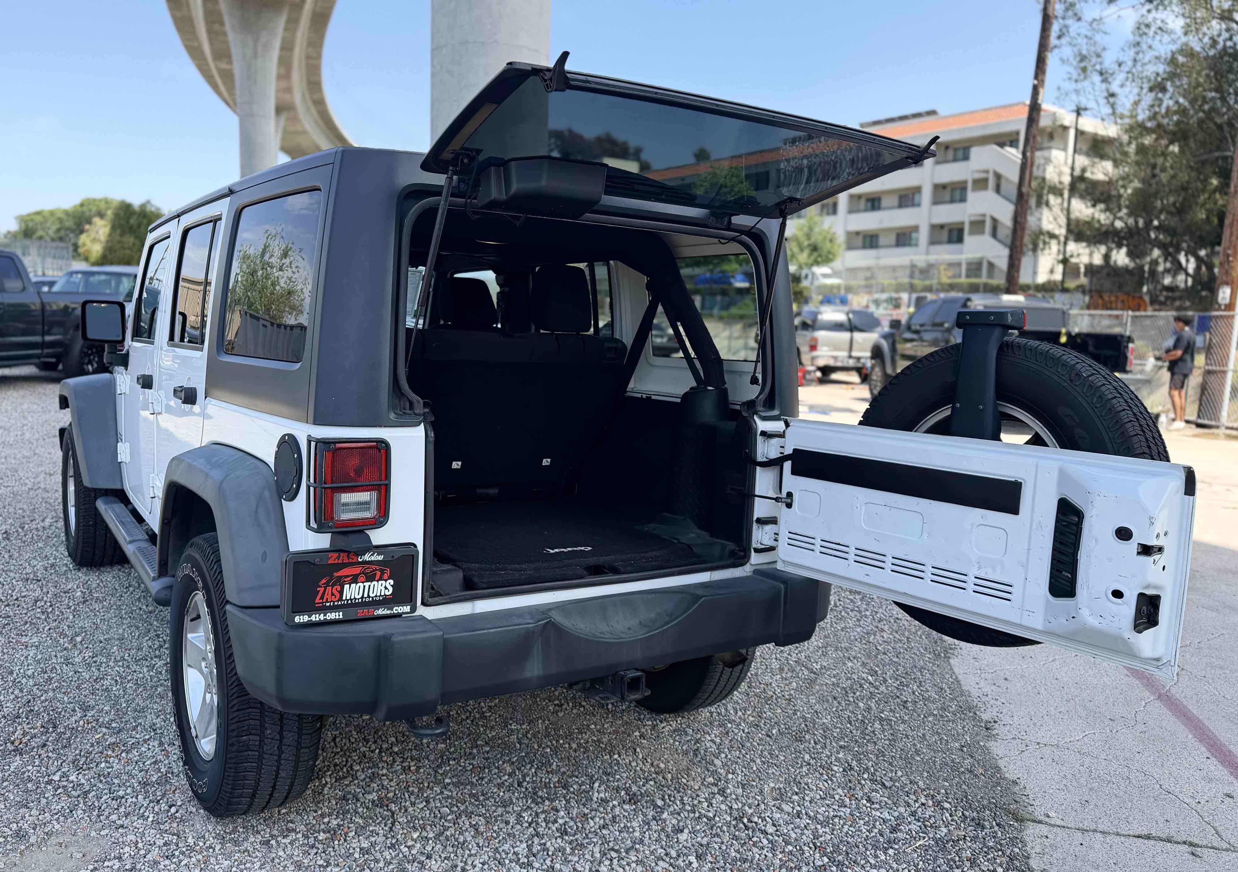 Used 2015 Jeep Wrangler Unlimited Sport w/ Quick Order Package 24S AWD/4WD image 8