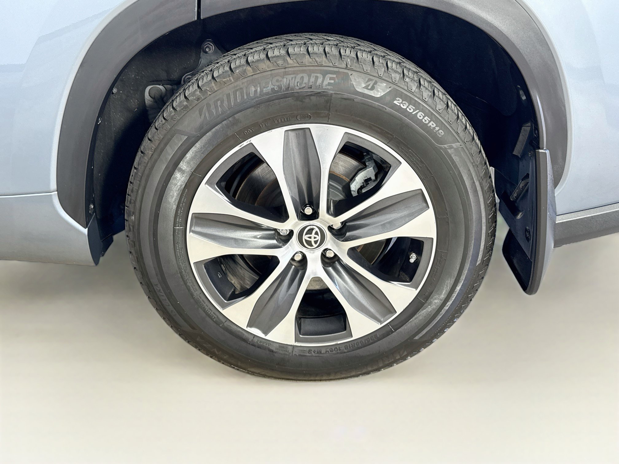 Used 2023 Toyota Highlander XLE FWD image 33
