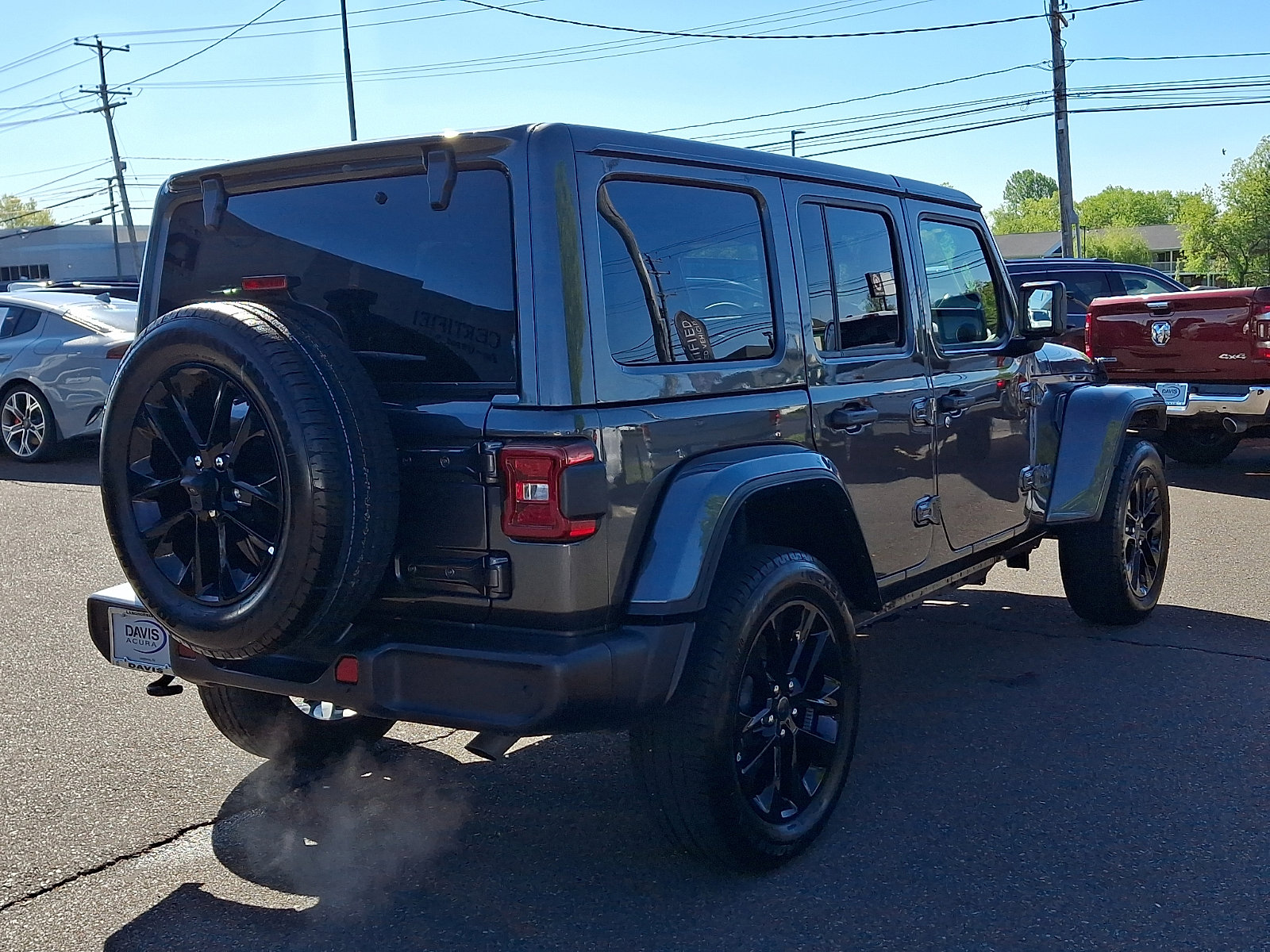 Used 2025 Jeep Wrangler Unlimited Sahara w/ Safety Group AWD/4WD image 4