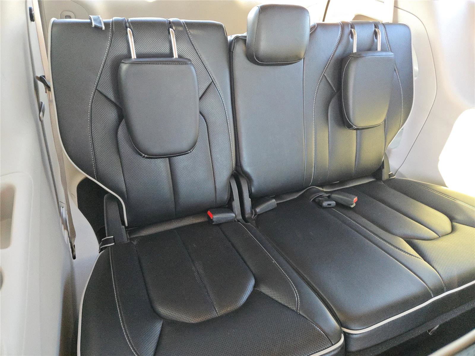 Certified 2023 Chrysler Pacifica Limited FWD image 13