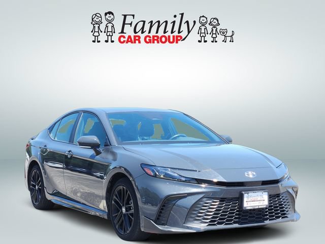 Used 2025 Toyota Camry SE FWD image 2