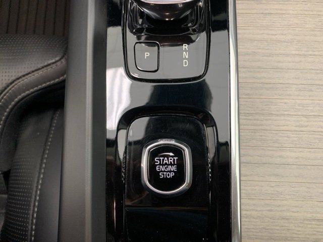 Certified 2022 Volvo XC60 B5 Inscription w/ Climate Package image 14