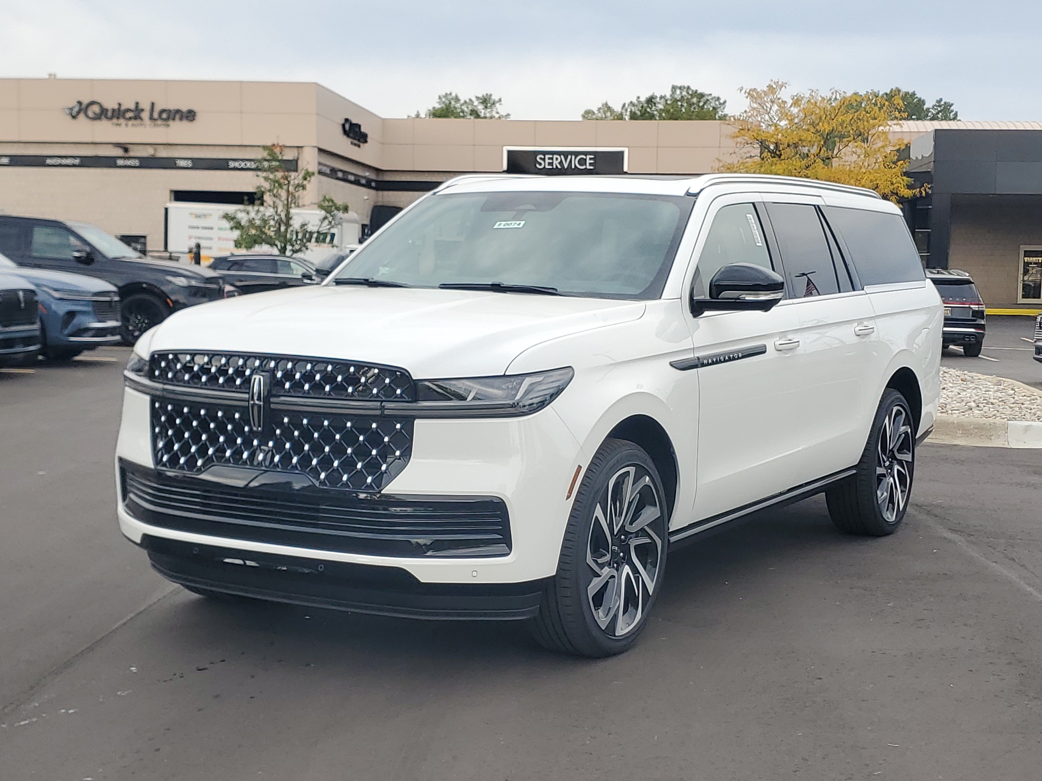 New 2027 Lincoln Navigator L Black Label AWD/4WD image 2