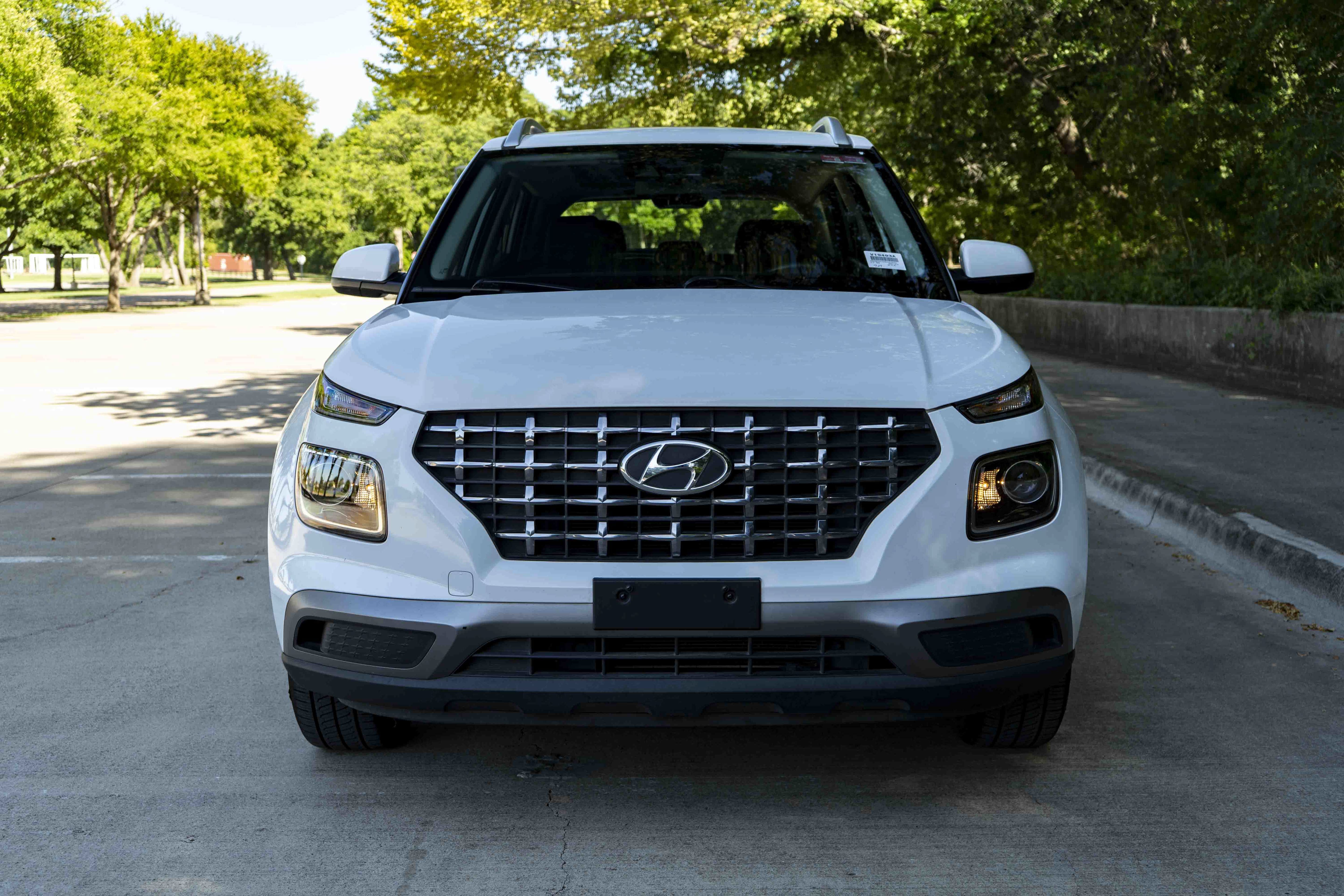 Used 2021 Hyundai Venue SEL FWD image 3