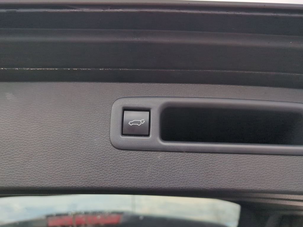 Used 2023 Toyota Highlander LE image 10