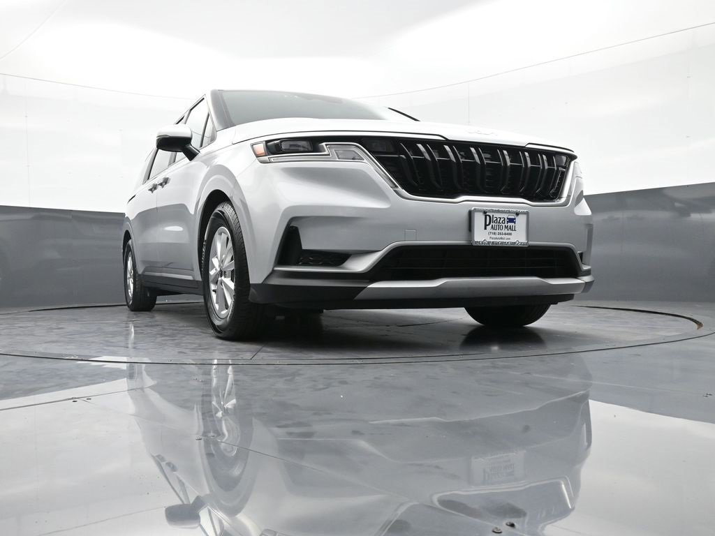 Certified 2023 Kia Carnival LX image 29