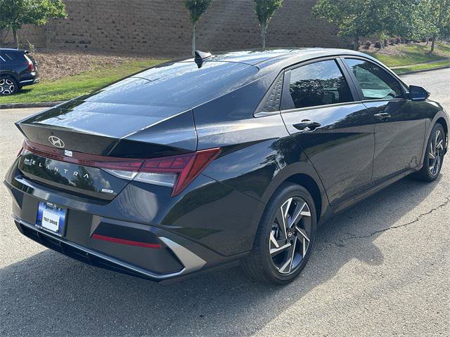 New 2025 Hyundai Elantra Limited image 5