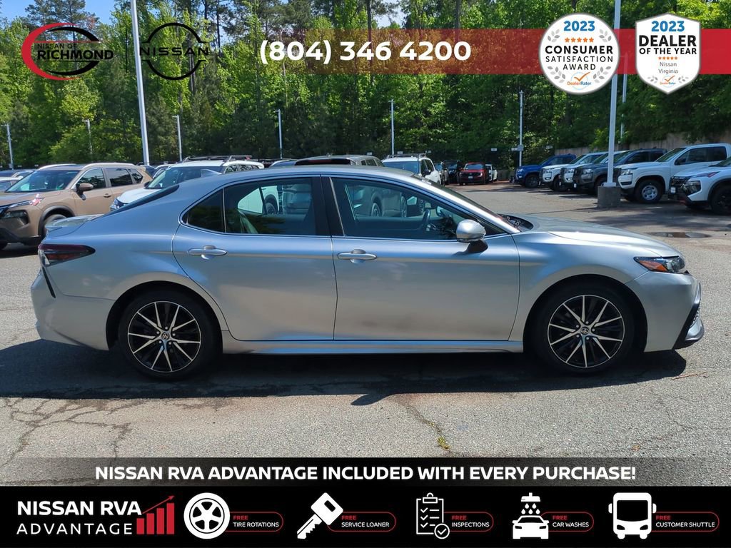 Used 2022 Toyota Camry SE image 4