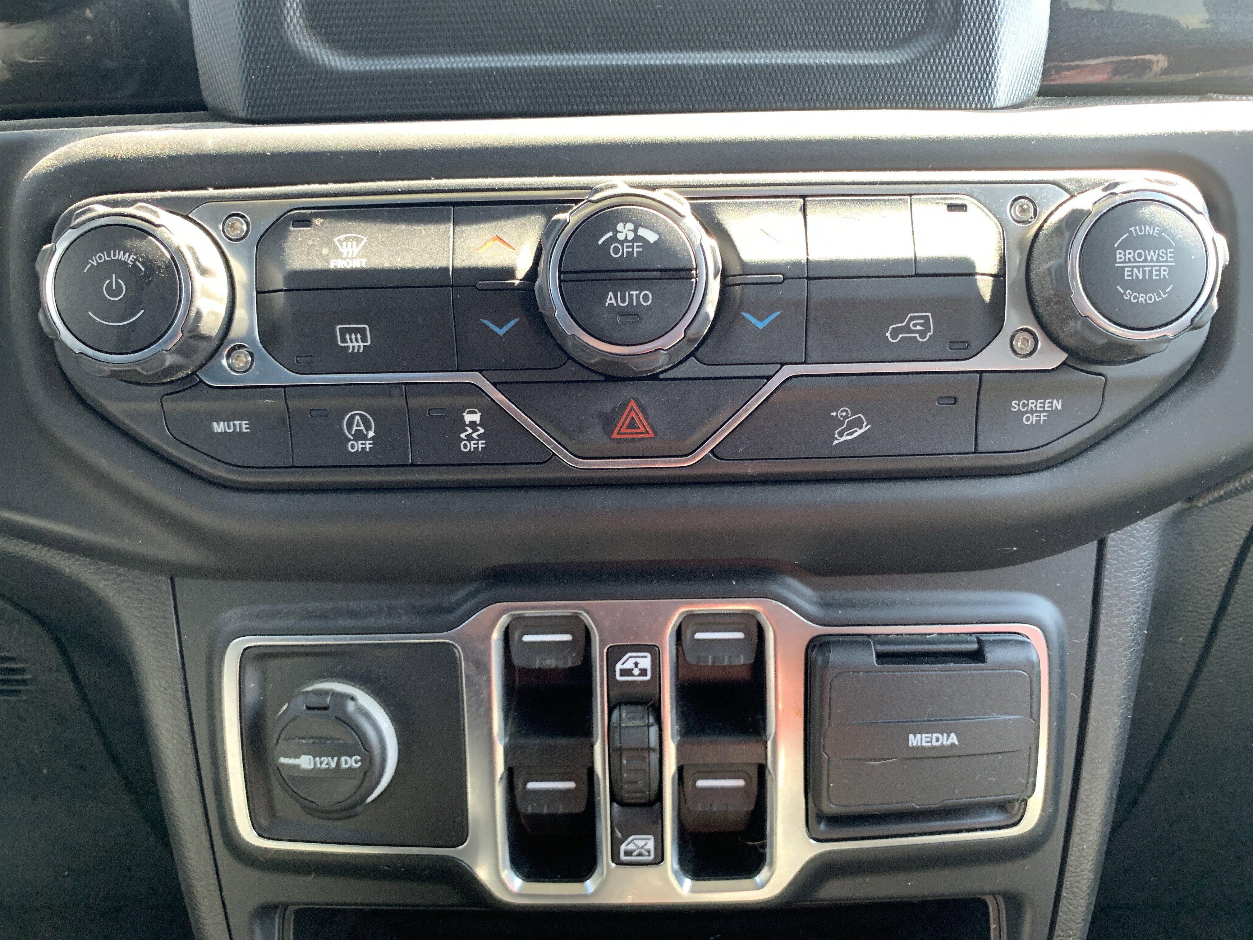 Used 2019 Jeep Wrangler Unlimited Sport image 29