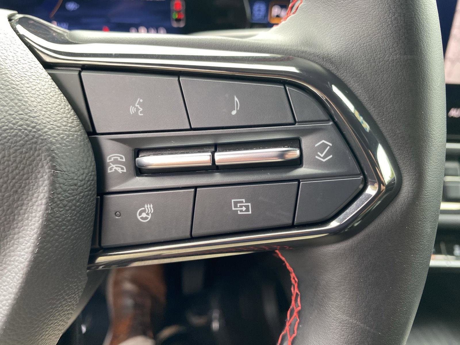 Used 2024 Chevrolet Equinox EV RS image 29