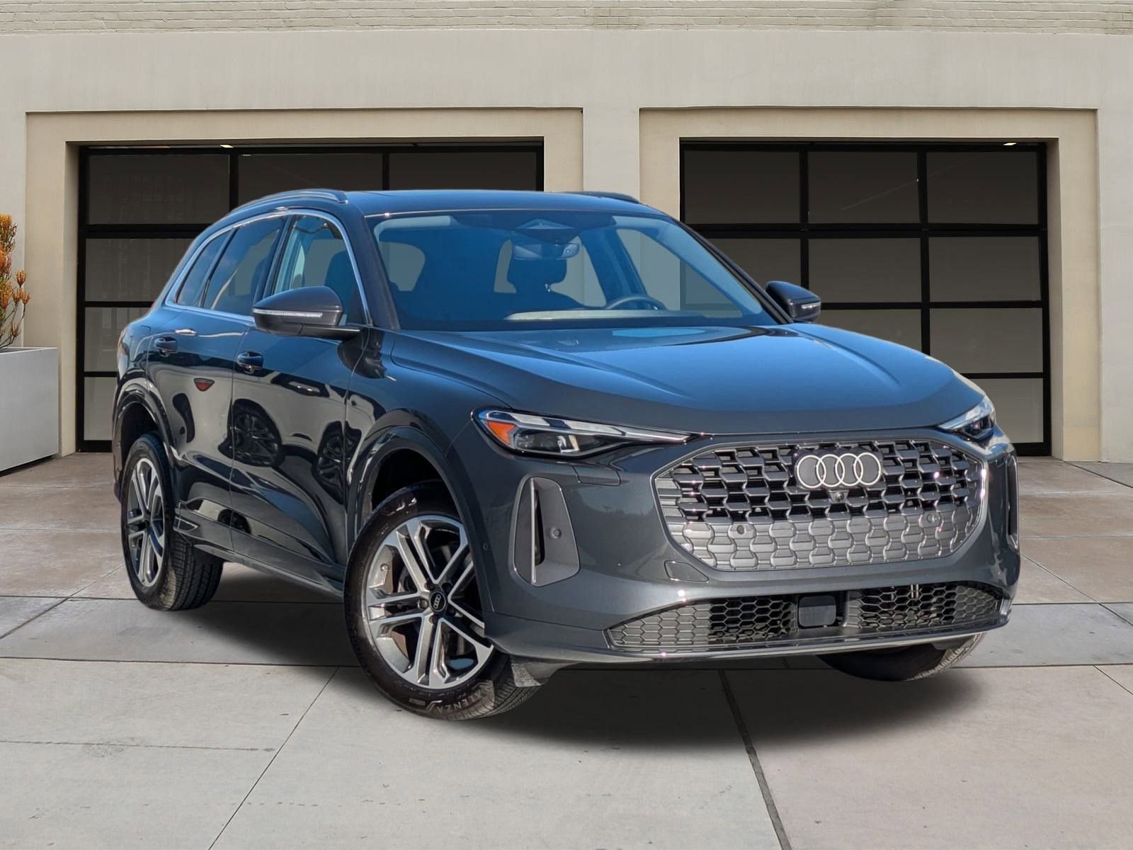 Used 2025 Audi Q5 Premium w/ Convenience Package image 31